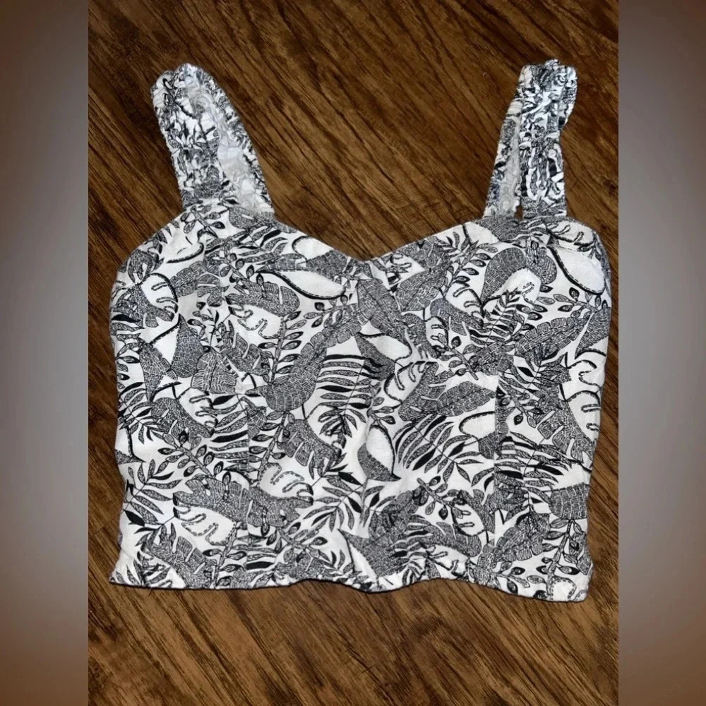 Japna Black and White Tropical Crop Top. Size medium - Picture 2 of 5